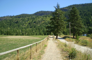 Start of the trail, corridor through private property, Enderby Cliffs 2010-08.